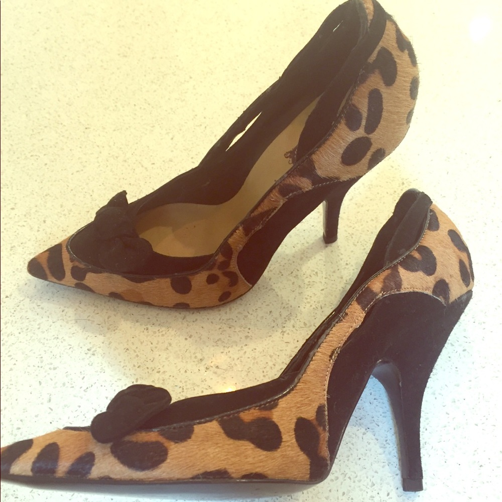 Pony skin leopard and black suede heels